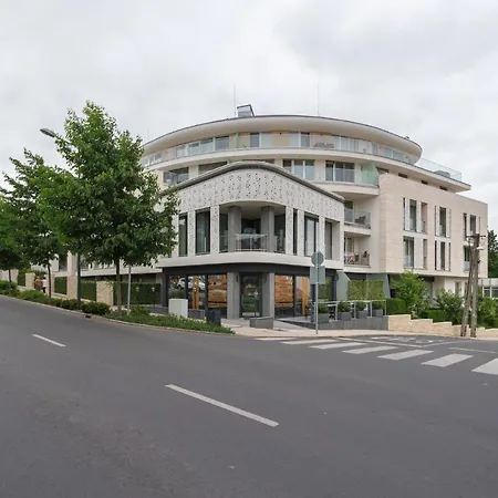 Carbona Great Time Aparthotel Hévíz